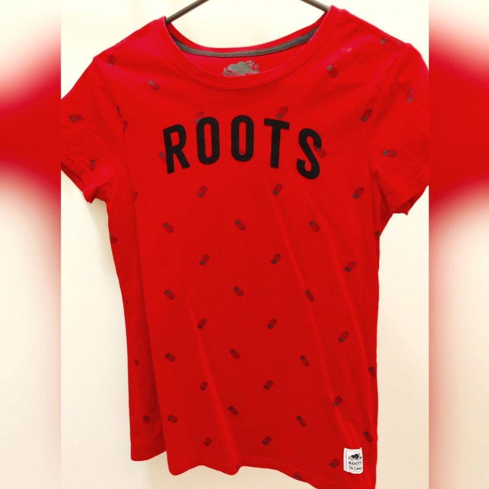 ROOTS red pineapple tee